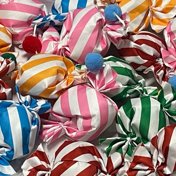 Candy Garland & Stocking Holder Bundle - Picture 8 of 12